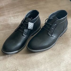 Men size 12 London Fog Chukka Boot in black. Never worn. No box.